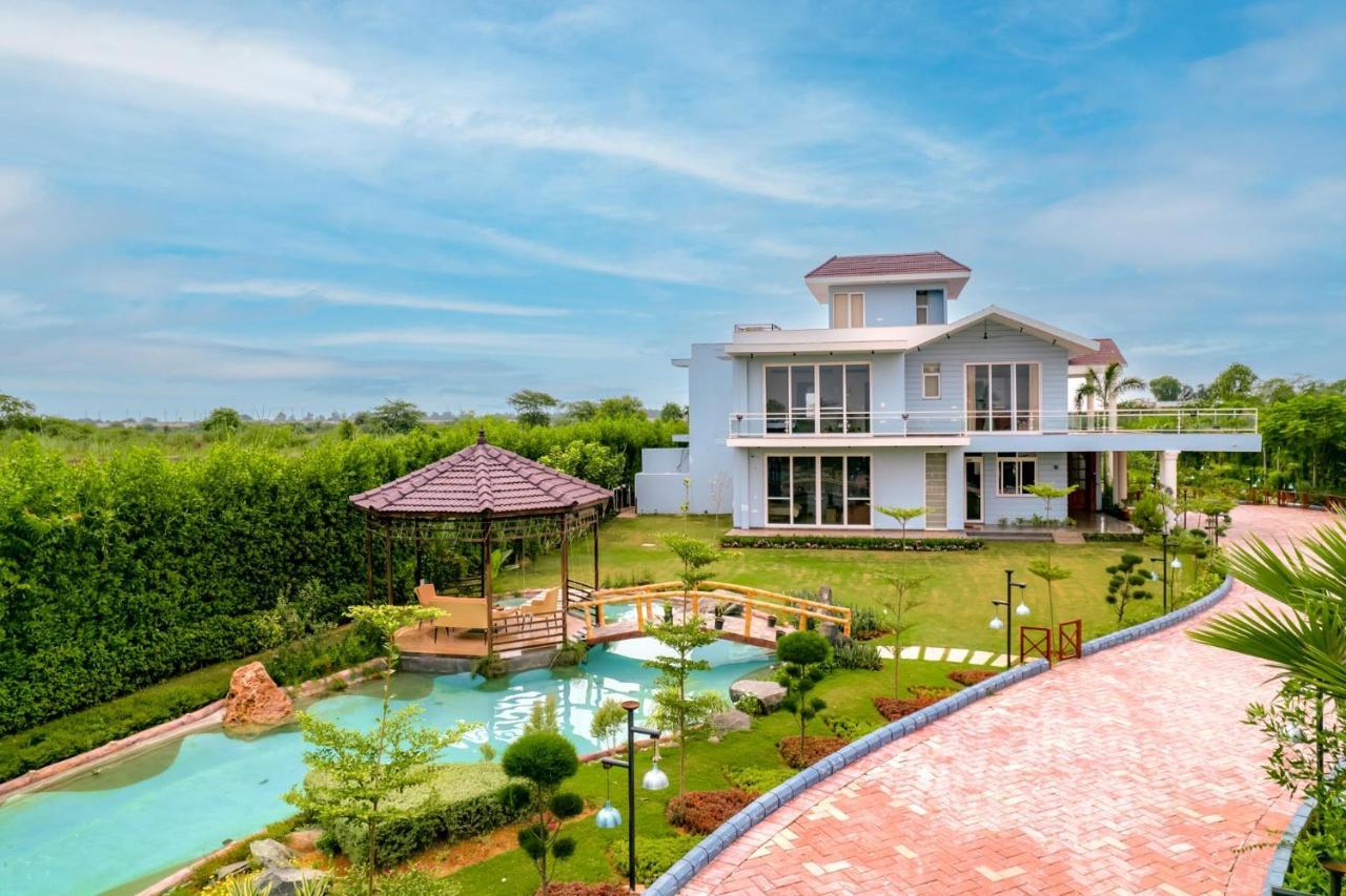 Stayvista At Serenity Farms With Pool, Lawn, Bonfire & Bbq Sohna Eksteriør billede