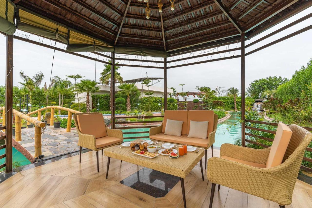 Stayvista At Serenity Farms With Pool, Lawn, Bonfire & Bbq Sohna Eksteriør billede