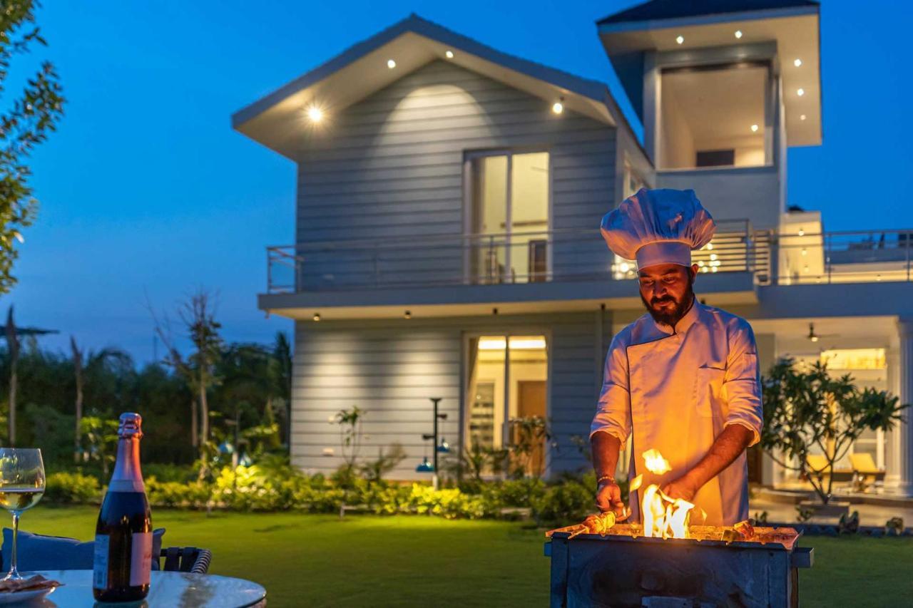 Stayvista At Serenity Farms With Pool, Lawn, Bonfire & Bbq Sohna Eksteriør billede