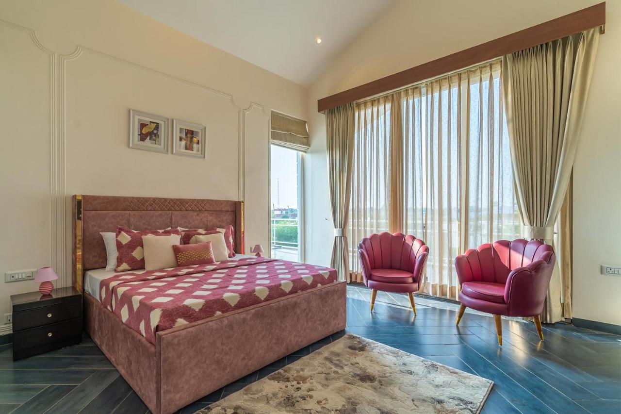 Stayvista At Serenity Farms With Pool, Lawn, Bonfire & Bbq Sohna Eksteriør billede