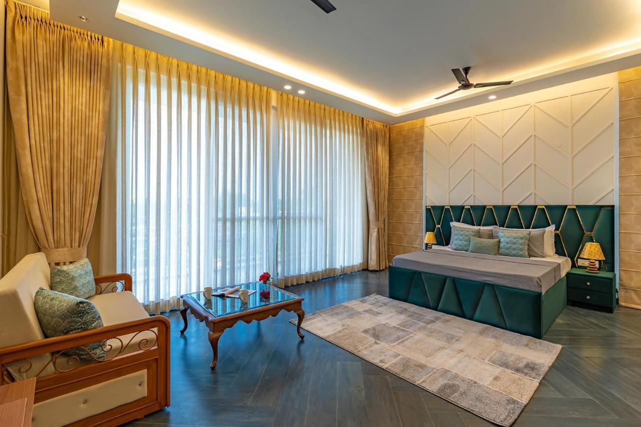 Stayvista At Serenity Farms With Pool, Lawn, Bonfire & Bbq Sohna Eksteriør billede