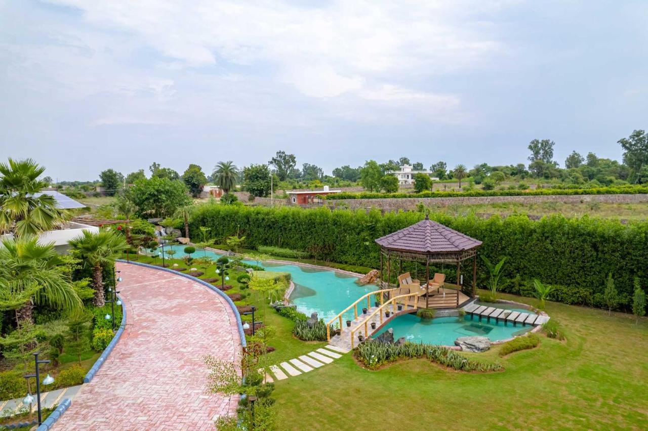 Stayvista At Serenity Farms With Pool, Lawn, Bonfire & Bbq Sohna Eksteriør billede