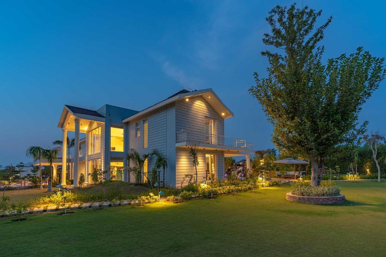 Stayvista At Serenity Farms With Pool, Lawn, Bonfire & Bbq Sohna Eksteriør billede