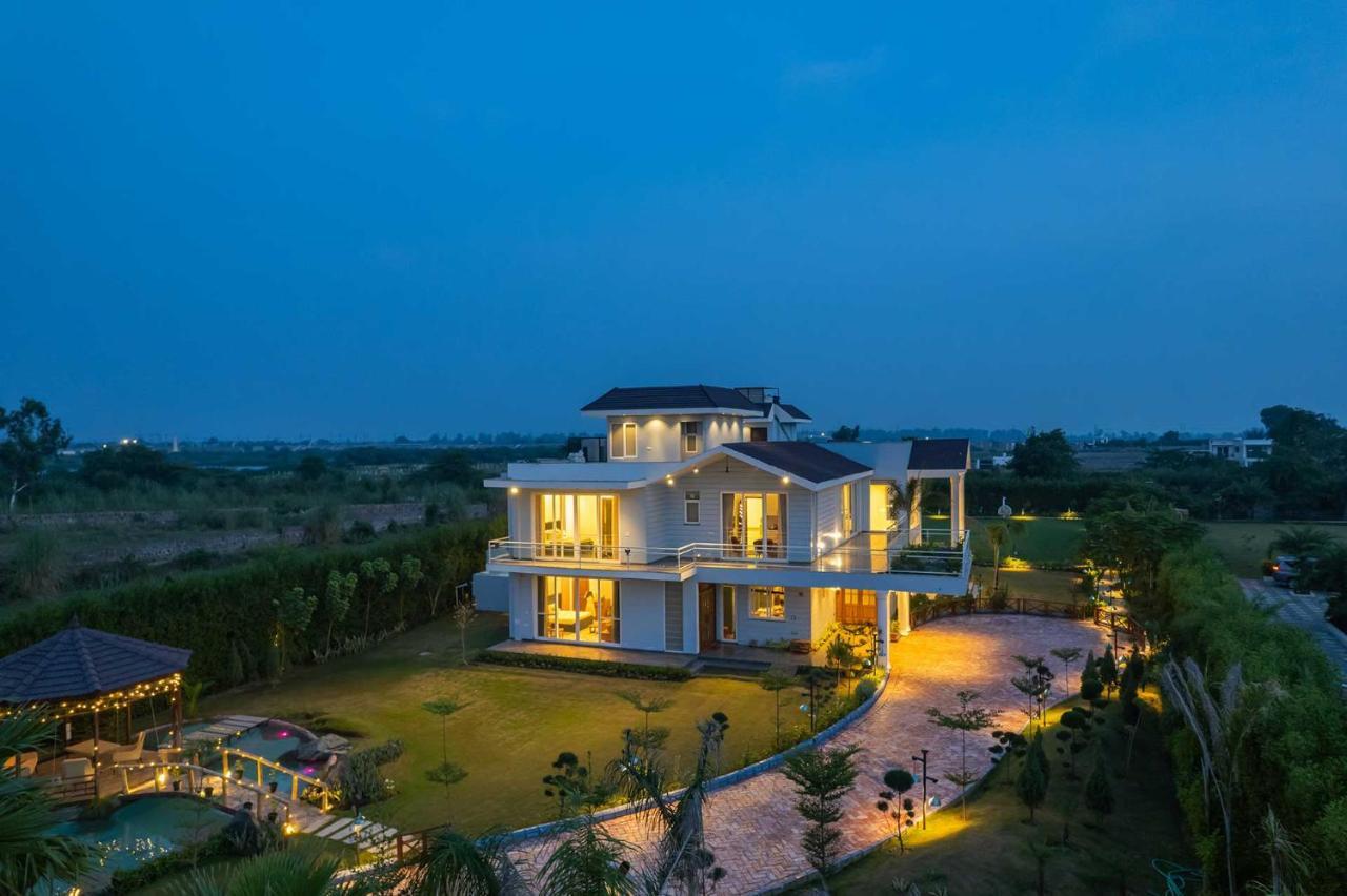 Stayvista At Serenity Farms With Pool, Lawn, Bonfire & Bbq Sohna Eksteriør billede
